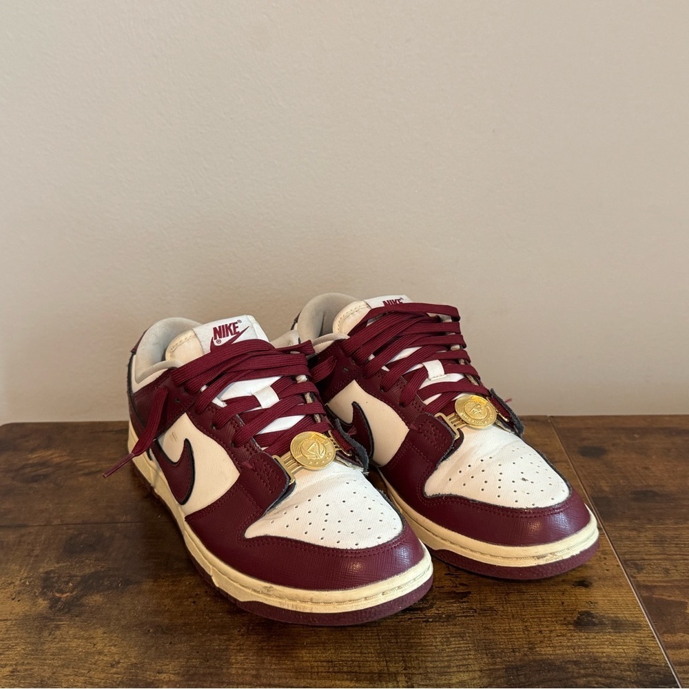 ❤️🔥❤️🔥 SE Sisterhood Nike Burgundy and White Low-Top Sneakers Size 8